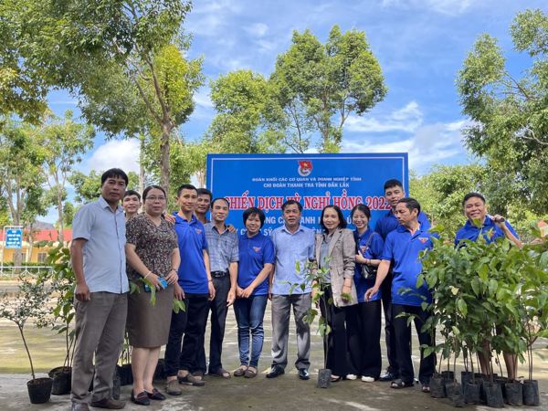 Chi đoàn Thanh tra tỉnh hưởng ứng Ngày Chiến sỹ tình nguyện vì văn minh đô thị tỉnh Đắk Lắk năm 2022.