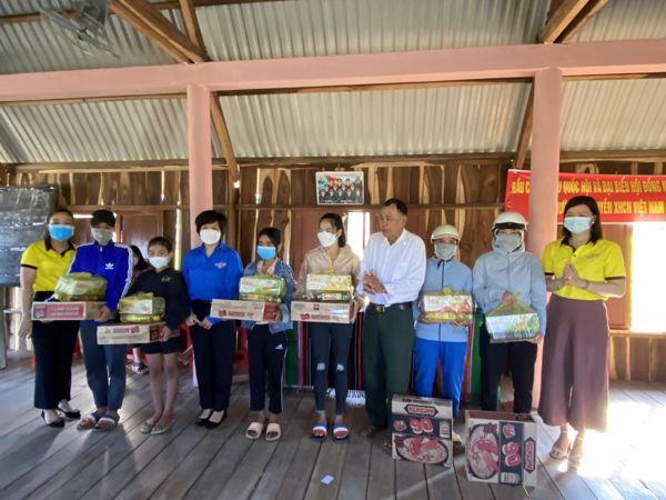 Chi đoàn Thanh tra tỉnh thực hiện chương trình Xuân tình nguyện năm 2022