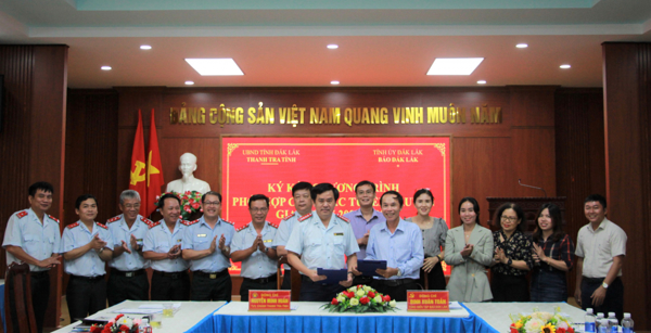Báo Đắk Lắk và Thanh tra tỉnh ký kết chương trình phối hợp