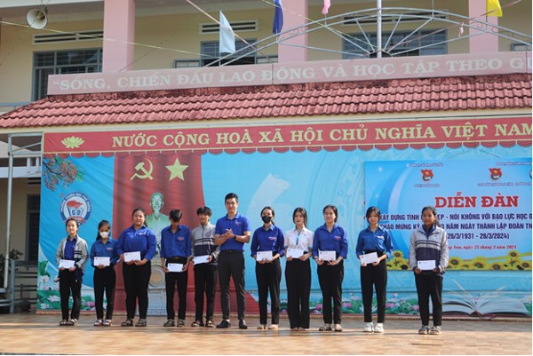 Chi đoàn Thanh tra tỉnh triển khai các hoạt động trong diễn đàn “Xây dựng tình bạn đẹp – nói không với bạo lực học đường” 