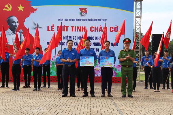 Lễ mít tinh và chào cờ kỷ niệm 73 năm Quốc khánh nước Cộng hòa xã hội chủ nghĩa Việt Nam