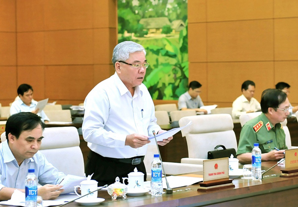 Tiếp tục tranh luận về tố cáo qua email, điện thoại