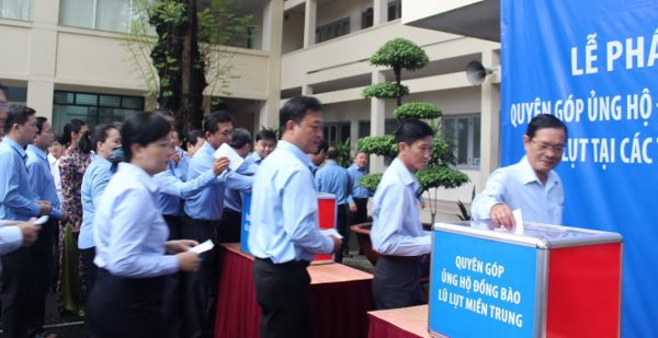 Thủ tướng phát động quyên góp ủng hộ đồng bào miền Trung