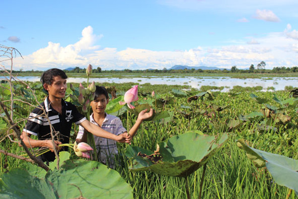 Thênh thang hồ Bảy Mẫu ở Ea Súp