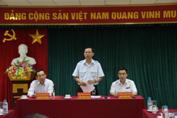 Tổng Thanh tra Chính phủ Huỳnh Phong Tranh và Bộ trưởng - Chủ nhiệm Văn phòng Chính phủ Nguyễn Văn Nên thực hiện tiếp công dân định kỳ