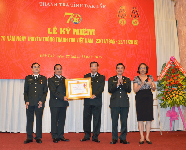 Ra sức xây dựng ngành Thanh tra trong sạch, vững mạnh 