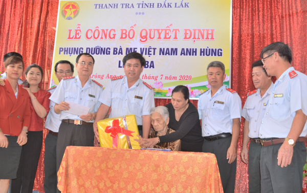 Thanh tra tỉnh Đắk Lắk nhận phụng dưỡng Mẹ Việt Nam Anh hùng 